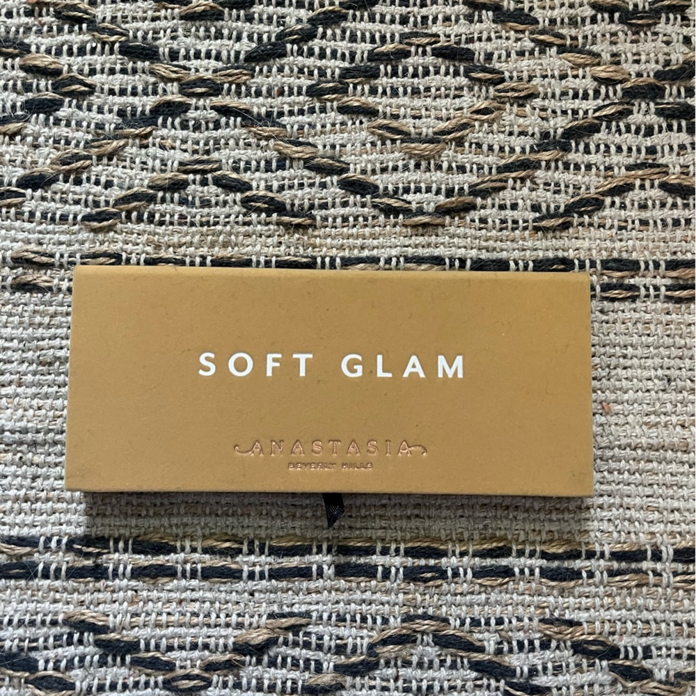 Anastasia Beverly Hills soft glam eyeshadow palette